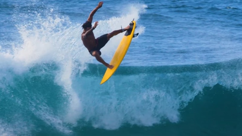 Jamie O´Brien surfeando con Italo Ferreira